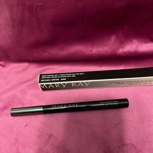 Mary Kay Liquid Eyeliner Pen 
MK Black 
 .05 Oz.
 New in Box